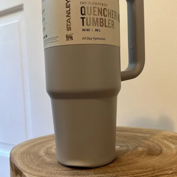 30 oz Stanley. Color “Ash” - Picture 4 of 4